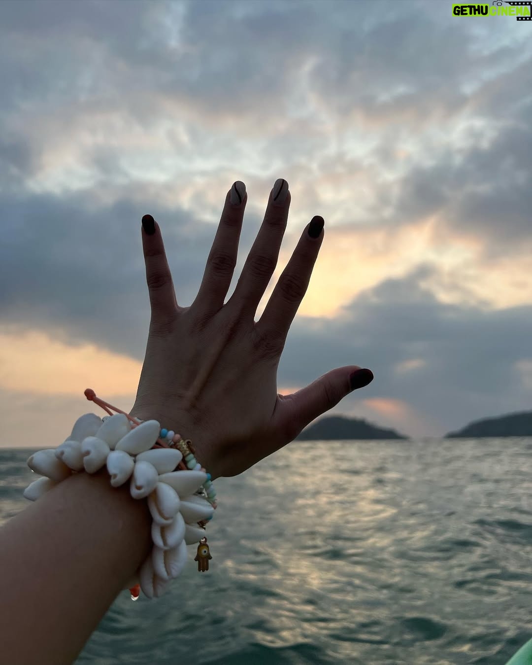Aayushi Verma - 480.9K Likes - Latelyyy🌊🐚🧜‍♀️🏝️🌸