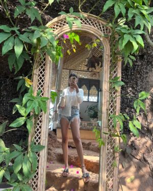 Aayushi Verma Instagram - Latelyyy🌊🐚🧜♀️🏝️🌸