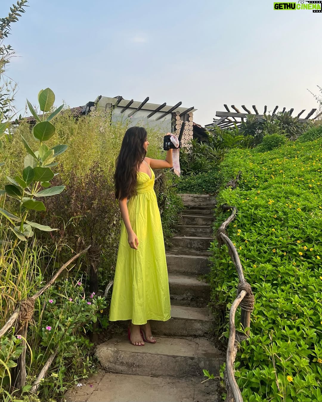 Aayushi Verma - 225.4K Likes - my camera roll never sleeps 🌾🌸🌊🍃✨
.
📍- @project_karjat
