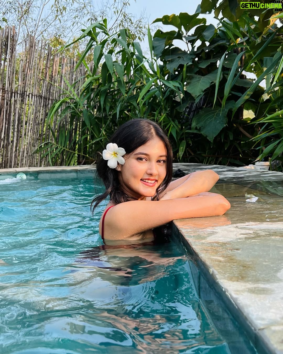 Aayushi Verma - 225.4K Likes - my camera roll never sleeps 🌾🌸🌊🍃✨
.
📍- @project_karjat