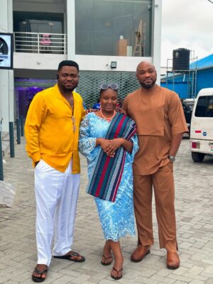 Adebimpe Oyebade Instagram - Out here cooking with @dezathegreat for @dezathegreattv ✨
All I can say is SOMETHING yummy and delicious is cooking , you will be wowed 🤩
Directed by the amazing @barnabasbenjaminofficial
Shot by @odun_straightshot team