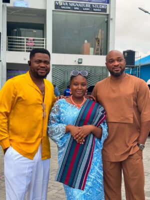 Adebimpe Oyebade Instagram - Out here cooking with @dezathegreat for @dezathegreattv ✨
All I can say is SOMETHING yummy and delicious is cooking , you will be wowed 🤩
Directed by the amazing @barnabasbenjaminofficial
Shot by @odun_straightshot team