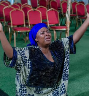 Adebimpe Oyebade Instagram - One of the most powerful scenes in MY MIRACLE😢
What do you think about this scene? The reconnection scene between ABIMBOLA, FOLAJIMI @babatunde_aderinoye and the father @antarthywill
The power of forgiveness. The power of prayers.
Do you believe in miracles? Do you believe God answers prayers!
Final note this night: Prayer works! Forgiveness heals! Watch MY MIRACLE!
Please watch MY MIRACLE only on MOBIMPE TV 🙏🏼 I’m so tired of these impersonators already🤦♀️