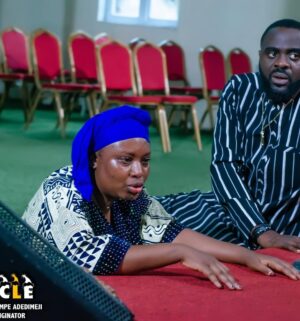 Adebimpe Oyebade Instagram - One of the most powerful scenes in MY MIRACLE😢
What do you think about this scene? The reconnection scene between ABIMBOLA, FOLAJIMI @babatunde_aderinoye and the father @antarthywill
The power of forgiveness. The power of prayers.
Do you believe in miracles? Do you believe God answers prayers!
Final note this night: Prayer works! Forgiveness heals! Watch MY MIRACLE!
Please watch MY MIRACLE only on MOBIMPE TV 🙏🏼 I’m so tired of these impersonators already🤦♀️