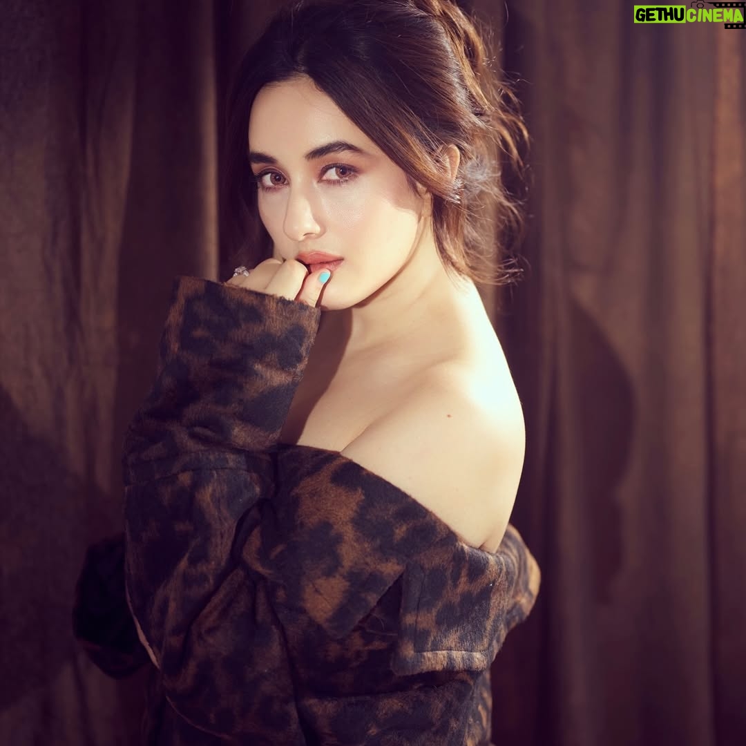 Aditi Budhathoki - 86K Likes - ♥️💫

📸 @deepak_das_photography 
Mua: @sunnyroyy_official
Studio: @deekad_creations