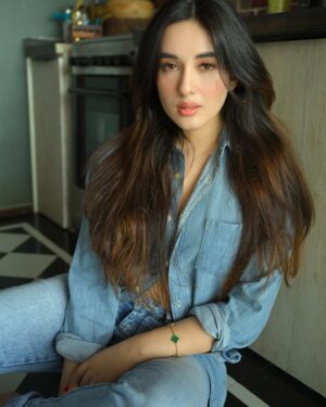 Aditi Budhathoki Instagram - ❤️
📸 @deepak_das_photography