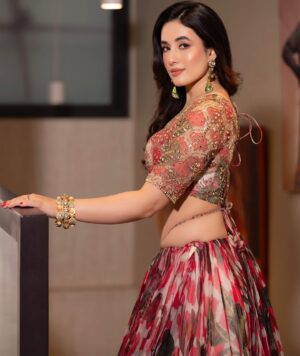 Aditi Budhathoki Instagram - 💫🌟
Makeup & Hair:- @afreen_makeupartist
Outfit: @mahimamahajanofficial
Shot by: @kakali_das_photography
Styled by: @styled_bytan
Jewellery: @mkjewels_india
Location: @perniaspopupshop