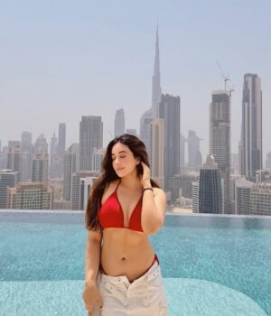 Aditi Budhathoki Instagram - ☀️ ☀️
@thelanadubai
#dubai2025
