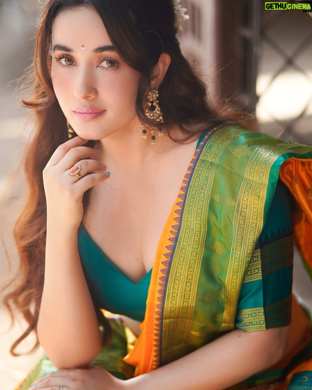 Aditi Budhathoki - 65.7K Likes - Nari in saree 🕊️🕊️🕊️

📸 @pixelpassionfotography 
Mua : @sunnyroyy_official