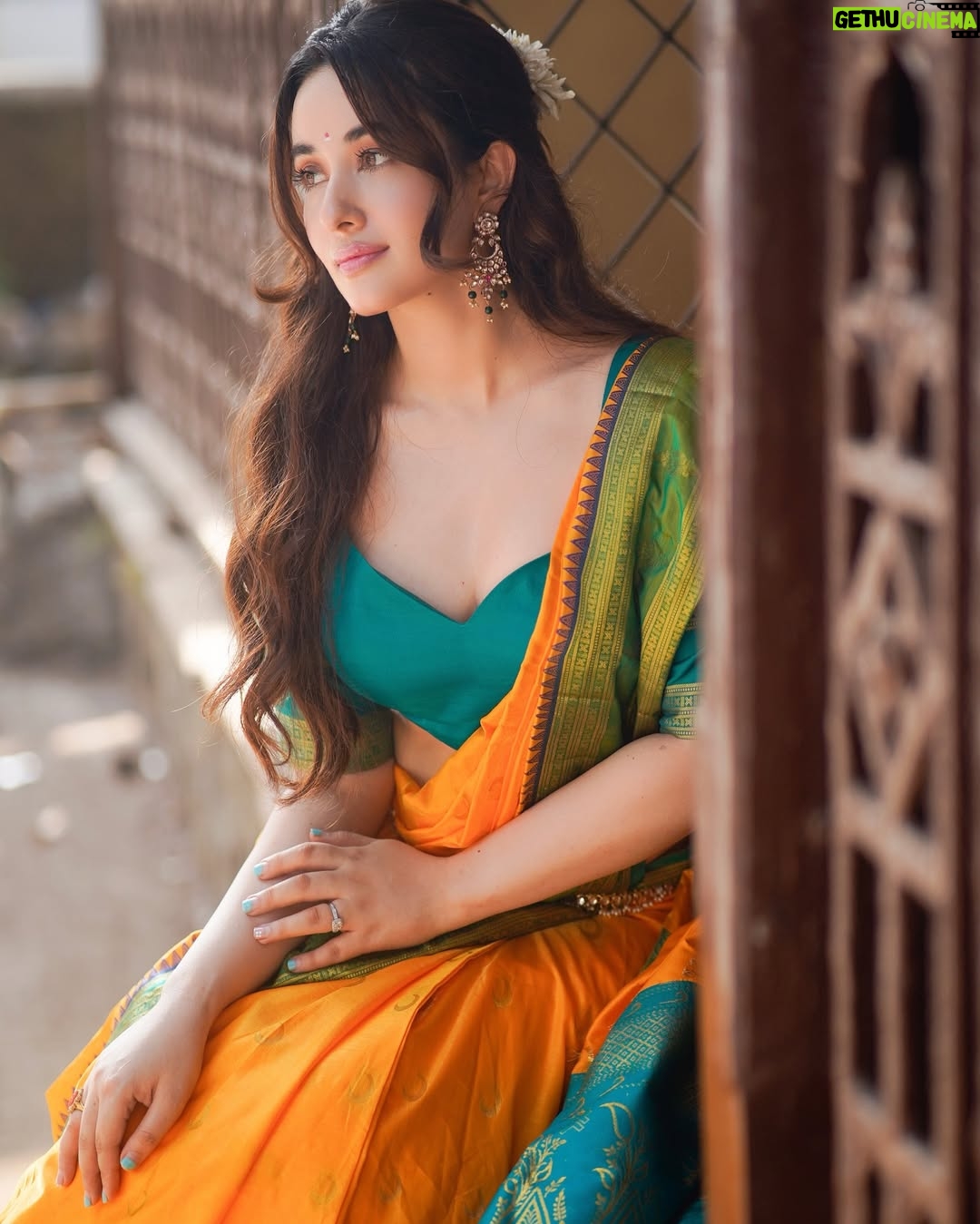 Aditi Budhathoki - 65.7K Likes - Nari in saree 🕊️🕊️🕊️

📸 @pixelpassionfotography 
Mua : @sunnyroyy_official