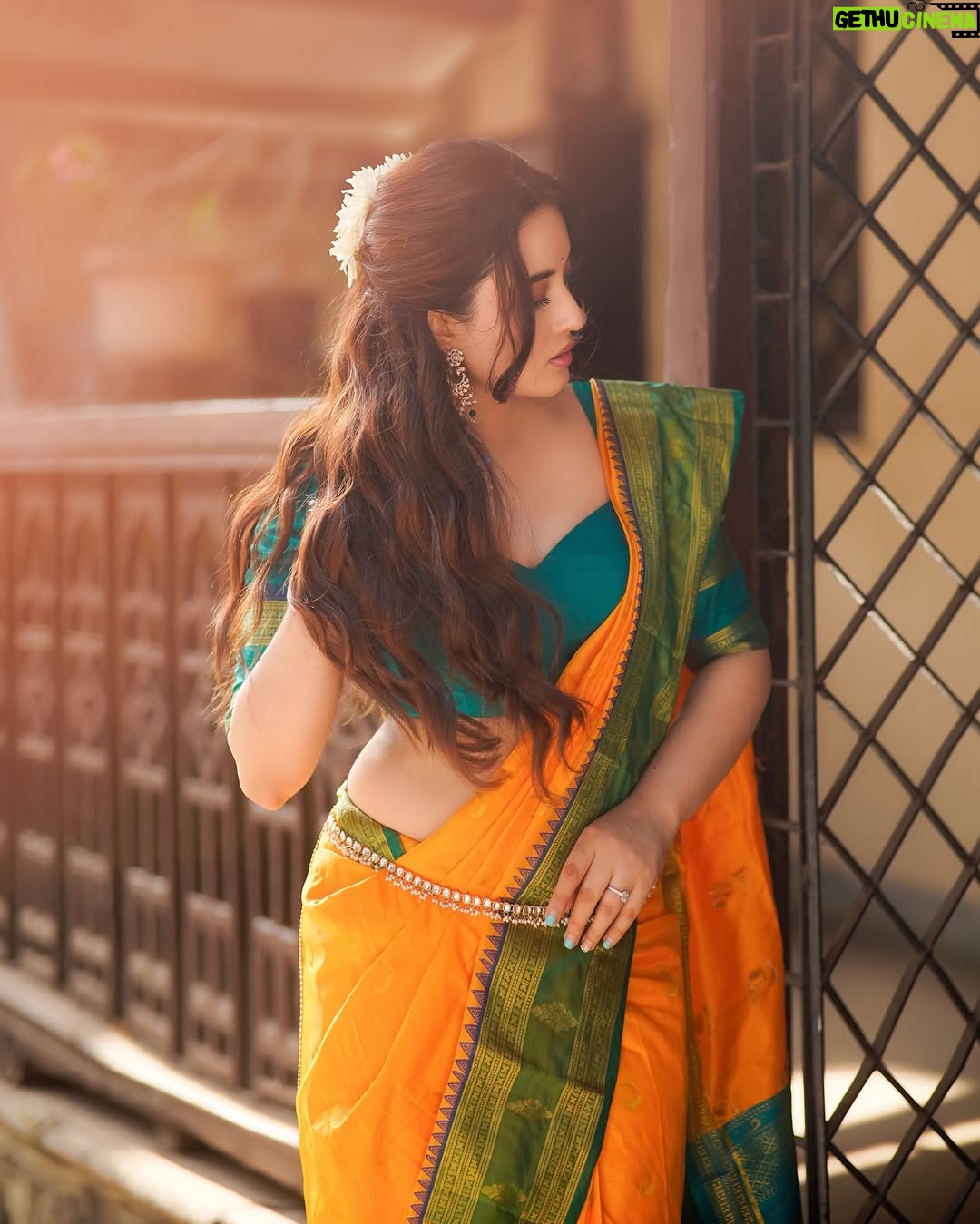 Aditi Budhathoki - 65.7K Likes - Nari in saree 🕊️🕊️🕊️

📸 @pixelpassionfotography 
Mua : @sunnyroyy_official