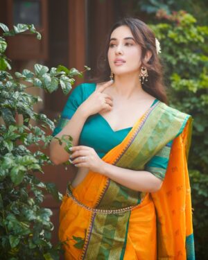 Aditi Budhathoki Instagram - Nari in saree 🕊️🕊️🕊️
📸 @pixelpassionfotography
Mua : @sunnyroyy_official