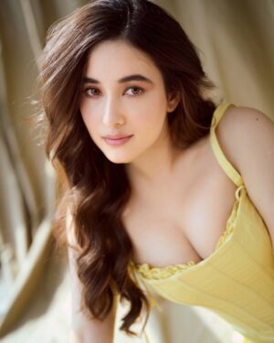 Aditi Budhathoki Instagram - I find my happiness where the sun shines ☀️
Shot by : @deepak_das_photography
Mua: @sunnyroyy_official
@deekad_creations
Outfit: @houseofcb