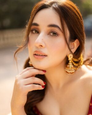 Aditi Budhathoki Instagram - ♥️
📸 @theabhivalera
Outfit: @falgunishanepeacockindia
Mua: @sunnyroyy_official