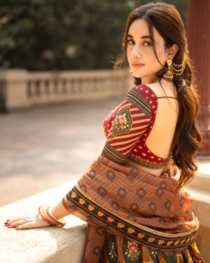 Aditi Budhathoki Instagram - ♥️
📸 @theabhivalera
Outfit: @falgunishanepeacockindia
Mua: @sunnyroyy_official