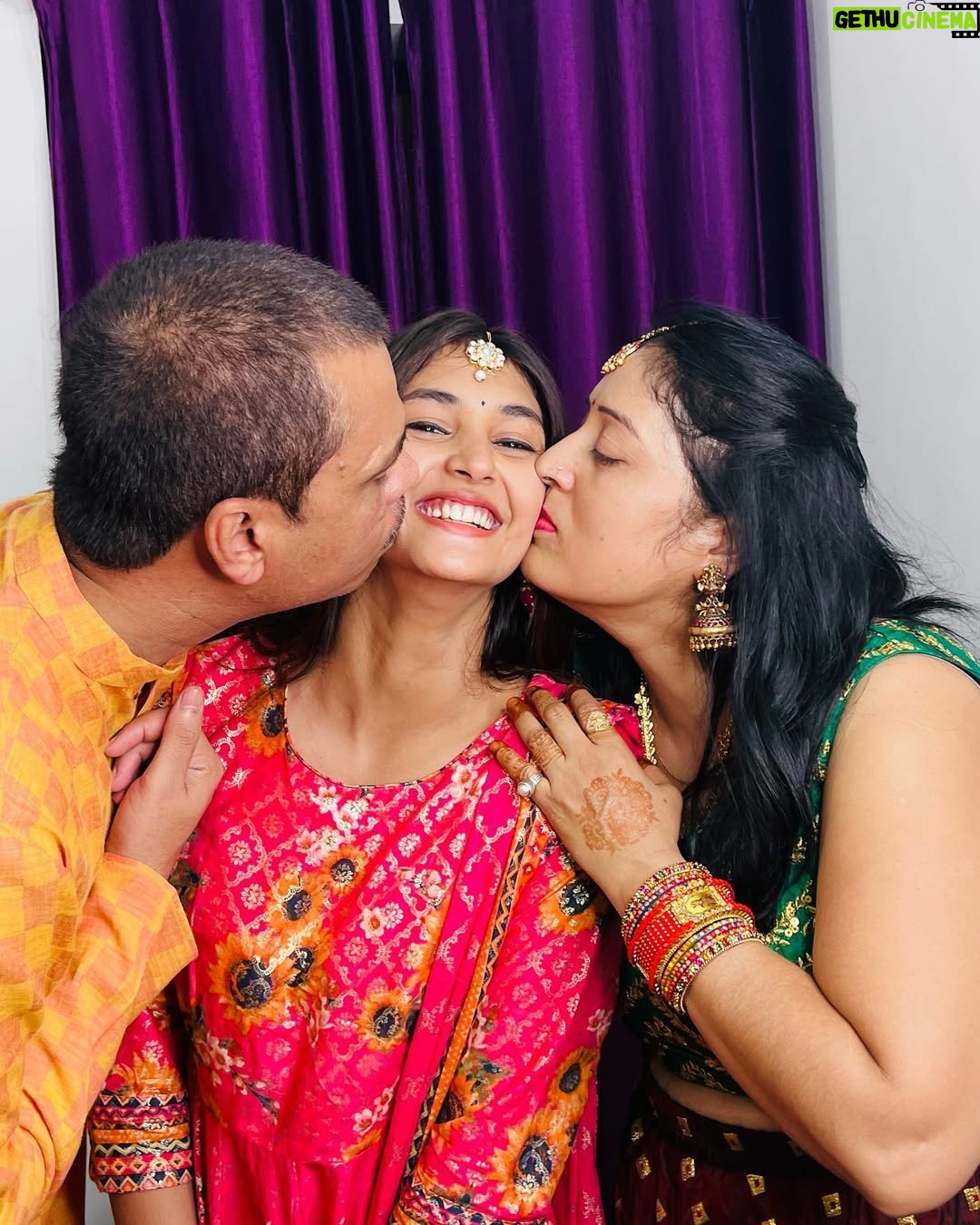 Aditi Tripathi - 59K Likes - Post Diwali pics😂❤️ @iaditipandit 
.
.
#iaditipandit #picoftheday #diwali