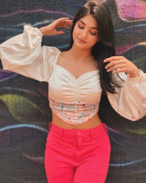 Aditi Tripathi Instagram - She lives the poetry she can’t write🌸🧿 @iaditipandit 
Clicked by- @urvashi.pardeshi 🤭♥️
.
#new #aditipandit #instagram #post