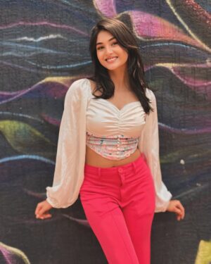Aditi Tripathi Instagram - She lives the poetry she can’t write🌸🧿 @iaditipandit 
Clicked by- @urvashi.pardeshi 🤭♥️
.
#new #aditipandit #instagram #post