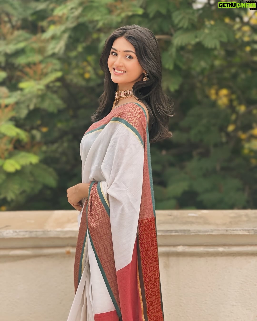 Aditi Tripathi - 45.4K Likes - आजा पिया तोहे प्यार दूँ ।♥️🧿 @iaditipandit 
Wearing- @suta_bombay 
.
.
#aditipandit #newpost #instagram