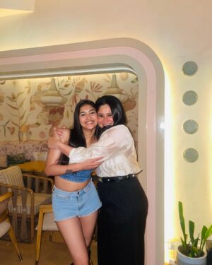 Aditi Tripathi Instagram - Last night dumps!! With my fav!!♥️ @iaditipandit