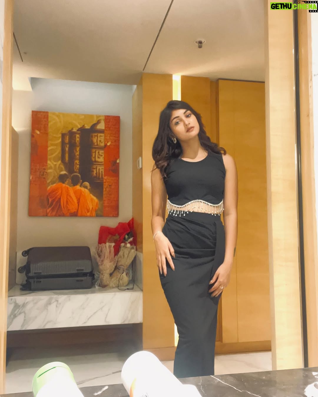 Aditi Tripathi - 98.4K Likes - Black 🖤 @iaditipandit 
.
.
#aditipandit #newpost #blackdress