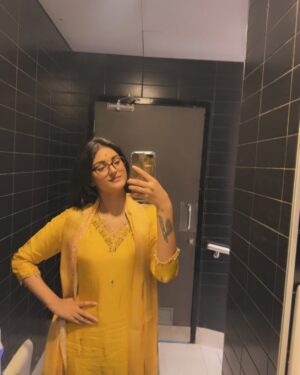 Aditi Tripathi Instagram - 🕉️🙏🧿🪷 @iaditipandit 
.
.
#newpost #instagram #shreesiddhivinayak
