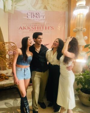 Aditi Tripathi Instagram - Last night dumps!! With my fav!!♥️ @iaditipandit