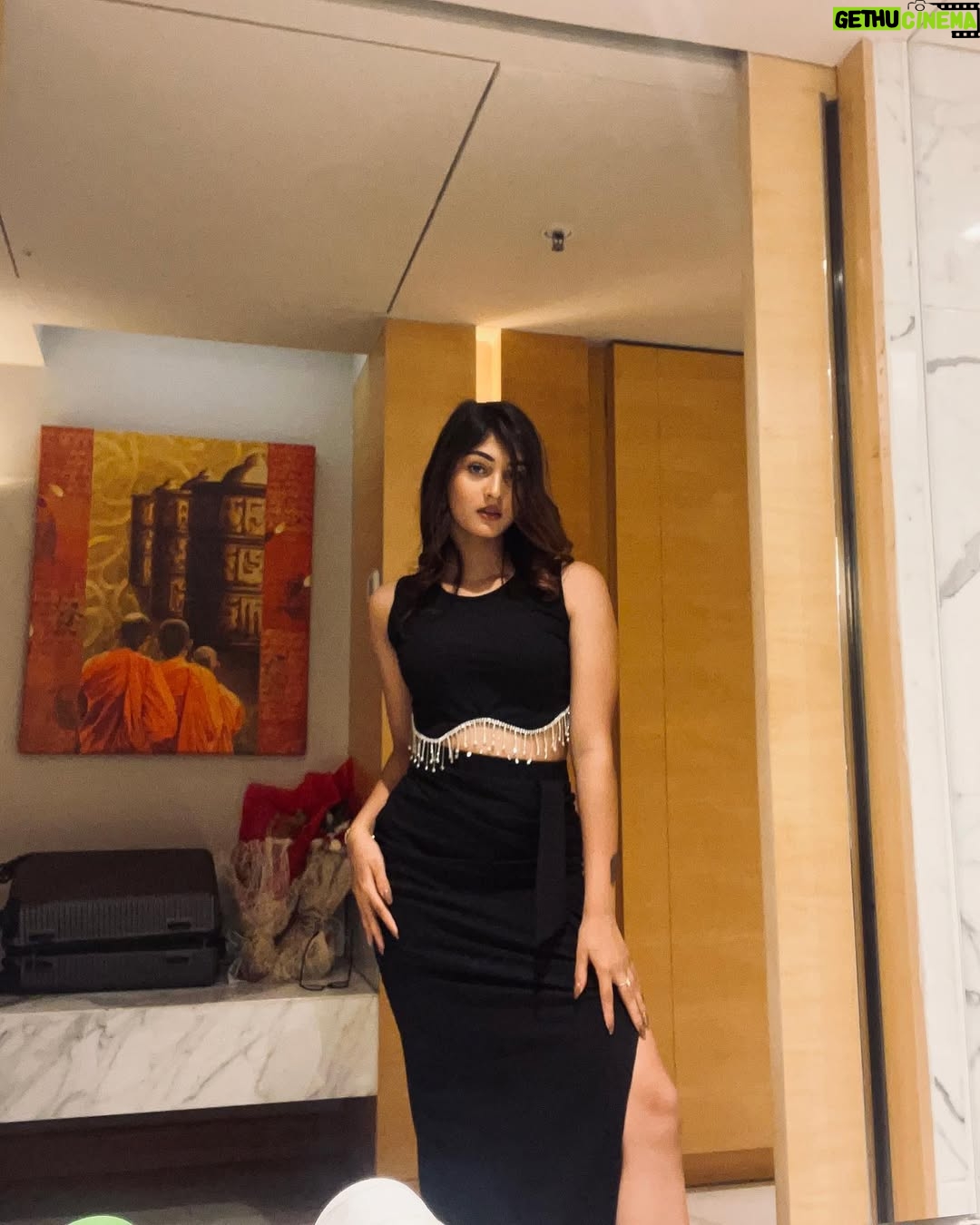 Aditi Tripathi - 98.4K Likes - Black 🖤 @iaditipandit 
.
.
#aditipandit #newpost #blackdress