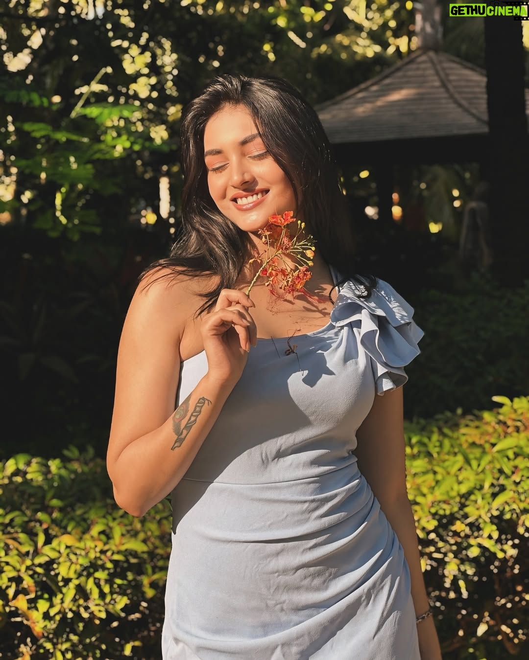 Aditi Tripathi - 97.6K Likes - When the sun slaps you🙈🫠 @iaditipandit 
.
.
#aditipandit #newpost #instagood
