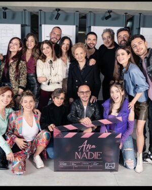 Adriana Arango Instagram - Y arrancó esto!!! #anadenadie muy pronto por @canalrcn una historia de esas para no despegarse…. Personajes maravillosos , ya quiero que salga al aire y ustedes queden tan pegados como yo ❤️❤️❤️❤️