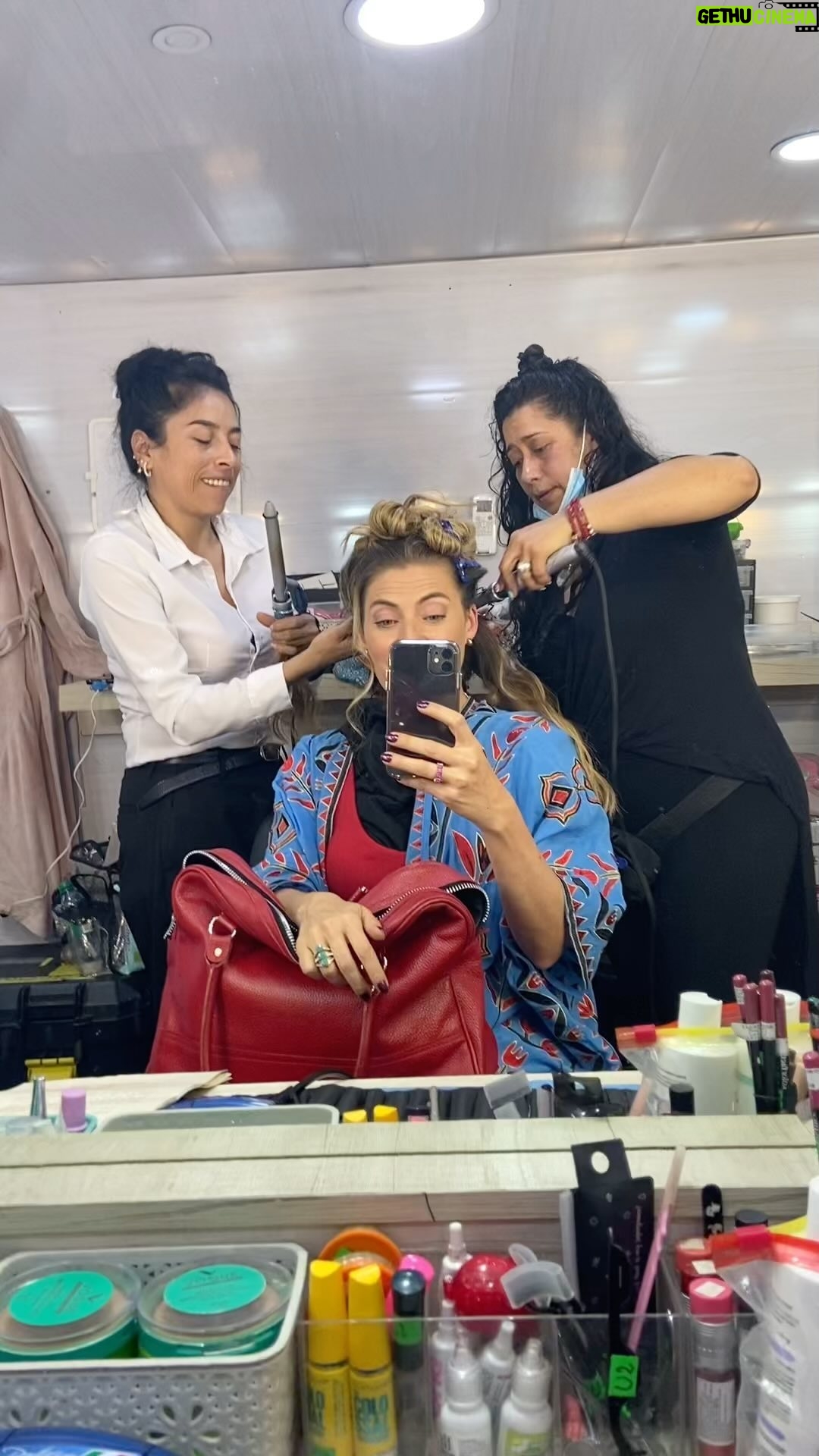 Adriana Arango - 4.4K Likes - Así son nuestros días en grabación #anadenadie @canalrcn