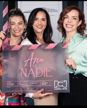 Adriana Arango Instagram - Y arrancó esto!!! #anadenadie muy pronto por @canalrcn una historia de esas para no despegarse…. Personajes maravillosos , ya quiero que salga al aire y ustedes queden tan pegados como yo ❤️❤️❤️❤️