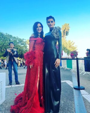 Adriana Ferreyr Instagram - At the Closing Ceremony of the 76th Festival de Cannes, I was with the marvelous @isabelifontana – one of the greatest Brazilian models I admire. The most beautiful and friendly model in the world.😍
🇧🇷Na Cerimônia de Encerramento do 76º Festival de Cannes, estive com a maravilhosa @isabelifontana – uma das maiores modelos brasileiras que admiro. A modelo mais linda e simpática do mundo.😍
#france #cannes #isabelifontana #redcarpet