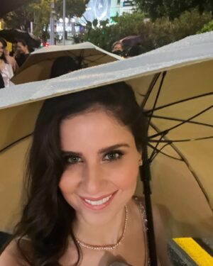 Adriana Ferreyr Instagram - The rain ruined my hair 😭😭😭 A chuva estragou meu cabelo 😭😭😭