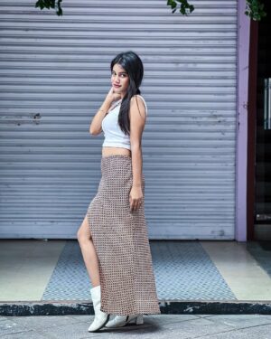 Afsana Instagram - Be the one to make them stare⚡️🤍

.
#explore #photoshoot #fashion
