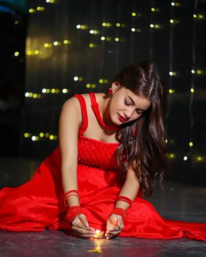 Afsana Instagram - Let The Festivities Begin 🪔❤️ 

.
.
.
.
👗 : @vastrachowk 
📸 : @potrait_92 
🎨 : @pro_shoots1 

#explore #festival #diwali  #traditional