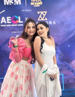Afsana Instagram - About AECL event with my girlies 🤍

#explore #instagram