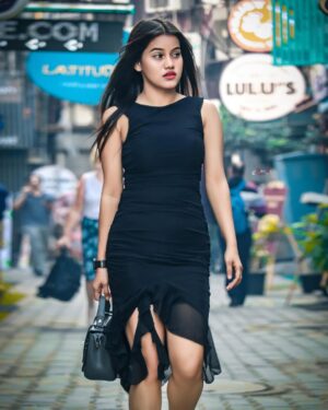Afsana Instagram - Elegance is black !! 🖤✨ 

📸 : @potrait_92 
🎨 : @pro_shoots1 
👗: @urbanic_in 

#explore