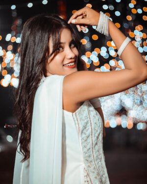 Afsana Instagram - HAPPY DIWALI 🪔

May the light of diyas fill your home with wealth, happiness and everything that brings you joy!💘

🎨 : @pro_shoots1 
📸 : @potrait_92 

#explore #diwali #happiness