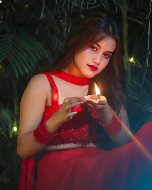 Afsana Instagram - Let The Festivities Begin 🪔❤️ 

.
.
.
.
👗 : @vastrachowk 
📸 : @potrait_92 
🎨 : @pro_shoots1 

#explore #festival #diwali  #traditional