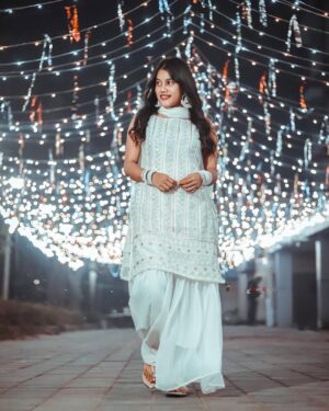 Afsana Instagram - HAPPY DIWALI 🪔

May the light of diyas fill your home with wealth, happiness and everything that brings you joy!💘

🎨 : @pro_shoots1 
📸 : @potrait_92 

#explore #diwali #happiness
