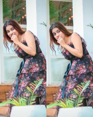 Afsana Instagram - I see forever in your eyes 🌹✨

✍️ : @pro_shoots1 
📸: @pixel_perfection_99 

#explore #photoshoot #pretty #cute #photoofday