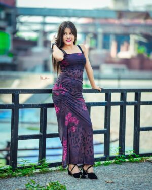 Afsana Instagram - You're perfect just the way you are 🖤⚡️ 

.
.
.
.
.
.
🎨 : @pro_shoots1 
📸 : @cinematicwalaa 

.
.
#explore #instagram #photooftheday