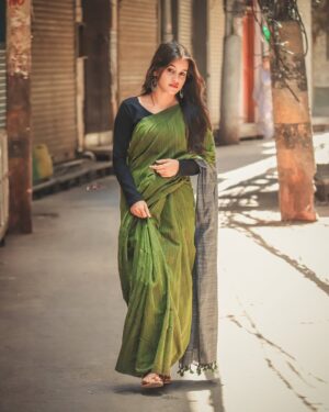 Afsana Instagram - दिल से निकली हर बात, सिर्फ तुझ तक पहुँचे 🍃

📸 : @potrait_92 
🎨: @pro_shoots1 

#explore #photooftheday #traditional #saree