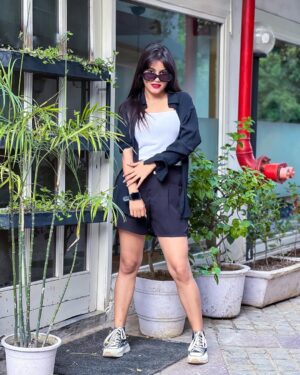 Afsana Instagram - Caption? 🖤

Might delete later 

#explore #photoshoot #blackwear