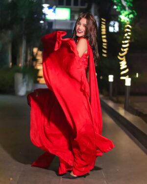 Afsana Instagram - Let The Festivities Begin 🪔❤️ 

.
.
.
.
👗 : @vastrachowk 
📸 : @potrait_92 
🎨 : @pro_shoots1 

#explore #festival #diwali  #traditional