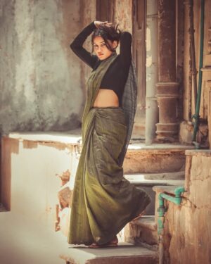 Afsana Instagram - दिल से निकली हर बात, सिर्फ तुझ तक पहुँचे 🍃

📸 : @potrait_92 
🎨: @pro_shoots1 

#explore #photooftheday #traditional #saree