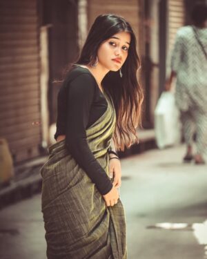 Afsana Instagram - दिल से निकली हर बात, सिर्फ तुझ तक पहुँचे 🍃

📸 : @potrait_92 
🎨: @pro_shoots1 

#explore #photooftheday #traditional #saree