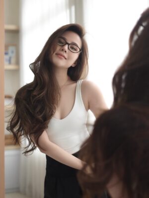 Agatha Chelsea Instagram - u know what they say about girls with glasses