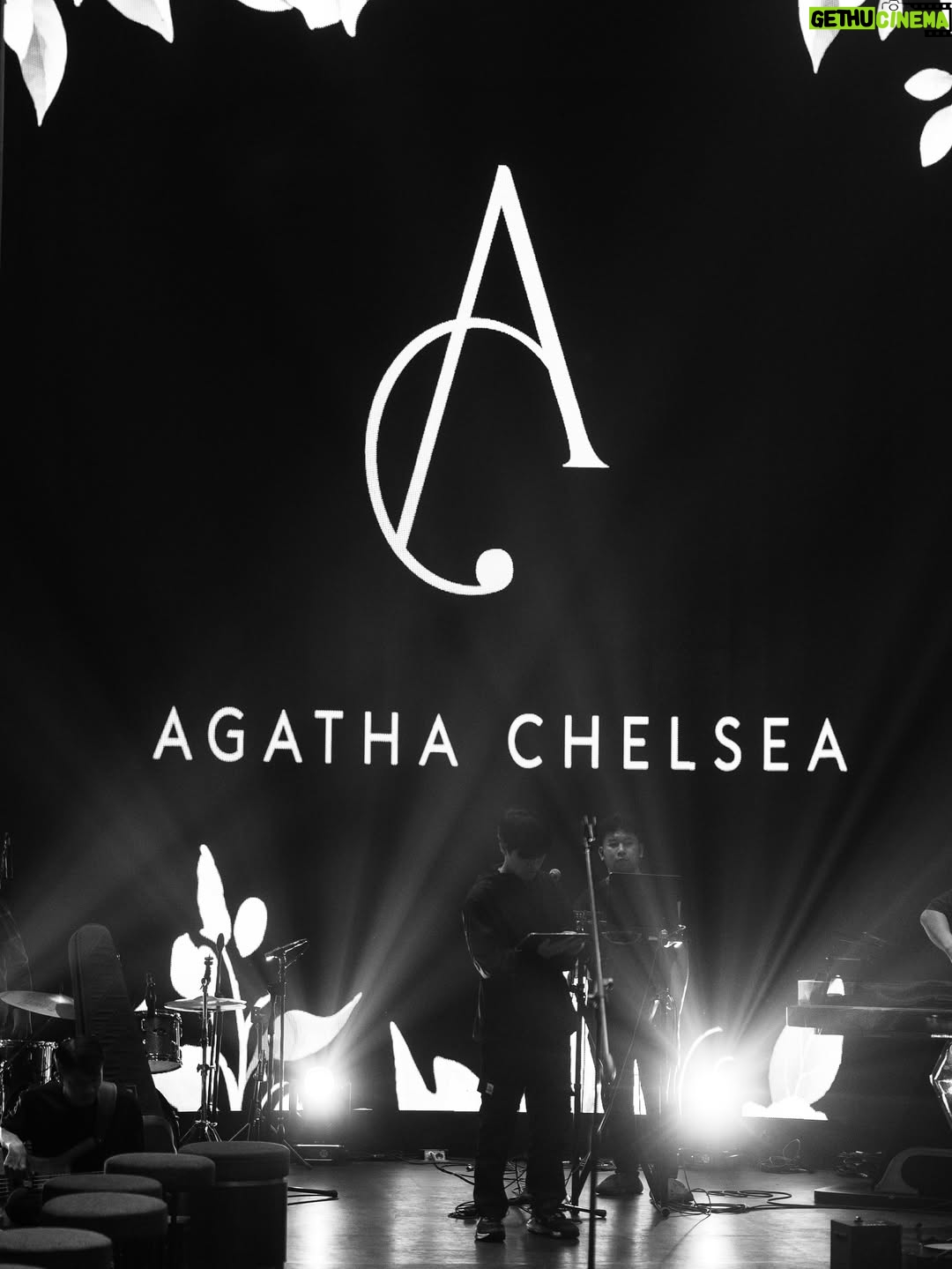 Agatha Chelsea - 112K Likes - still soaking in all the love from my Nyaman intimate showcase 🌗 thank you to everyone who came, sang along, and made the night unforgettable. big love to my  @chelseaddictofficial 🤍